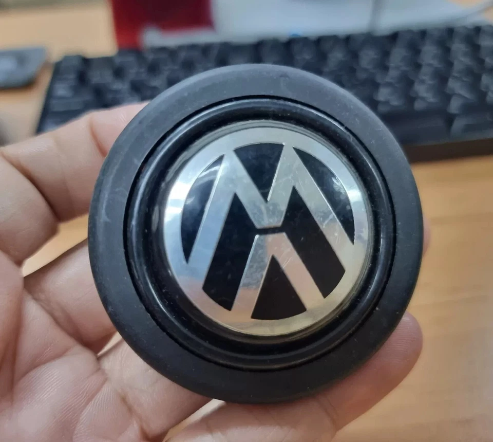 Botón de bocina Momo VW genuino Volkswagen GTI VR6 Golf Jetta Caddy botón de bocina Foto 3 de 4