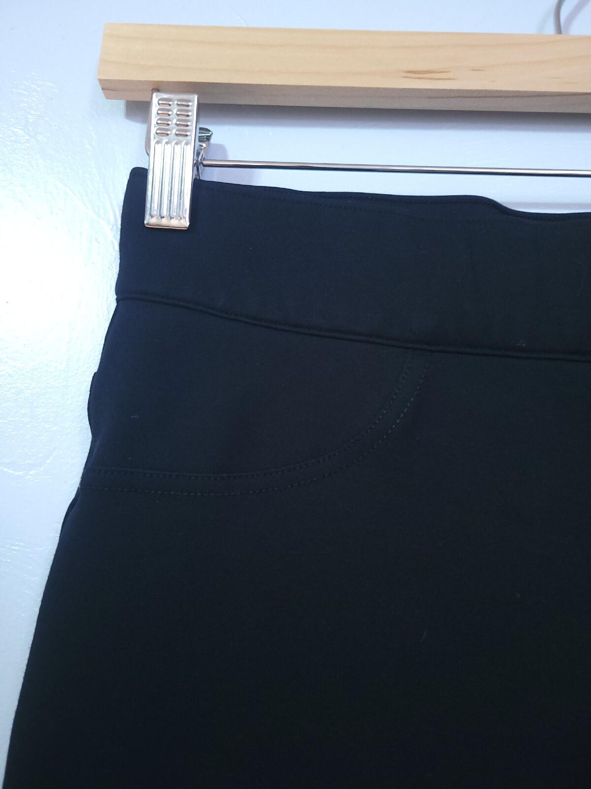SPANX Ponte Stretch Solid Black Pull On Cropped P… - image 2