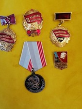 Sowjetische Zeichen und Medaille f&uuml;r tapfere Arbeit in der UdSSR Original