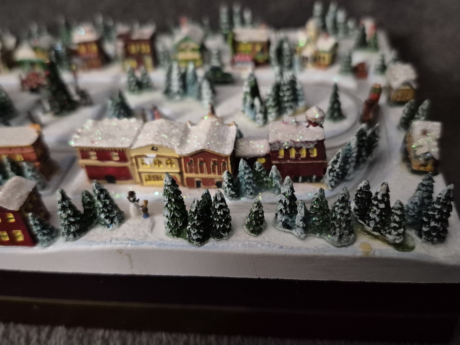 "Main Street" 2008 Thomas Kinkade Animated Hawthorne Village Christmas Miniature