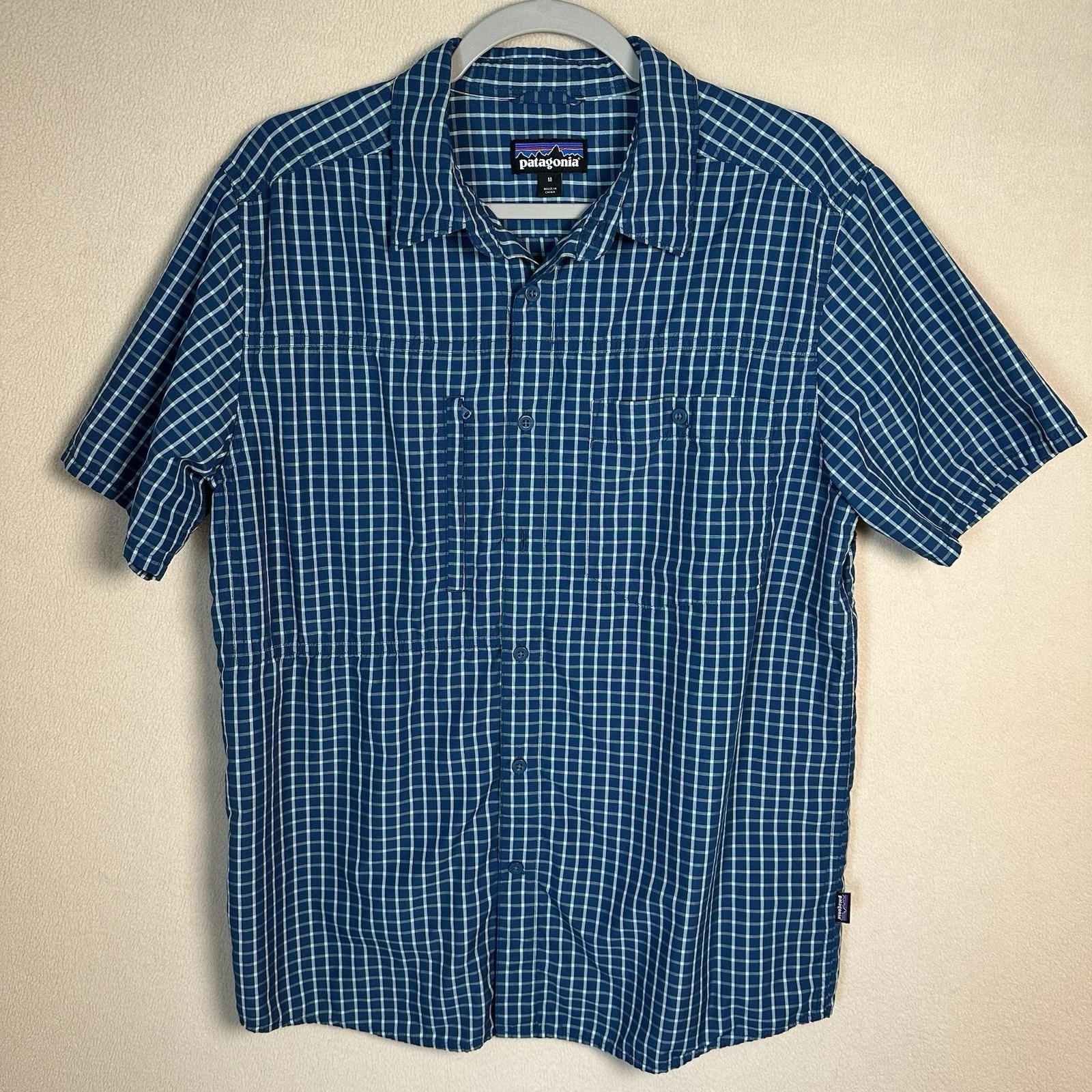 Patagonia Shirt Men's M Blue Check Button Up Short Sleeve Vented Hiking Outdoors
Opens in a new wind