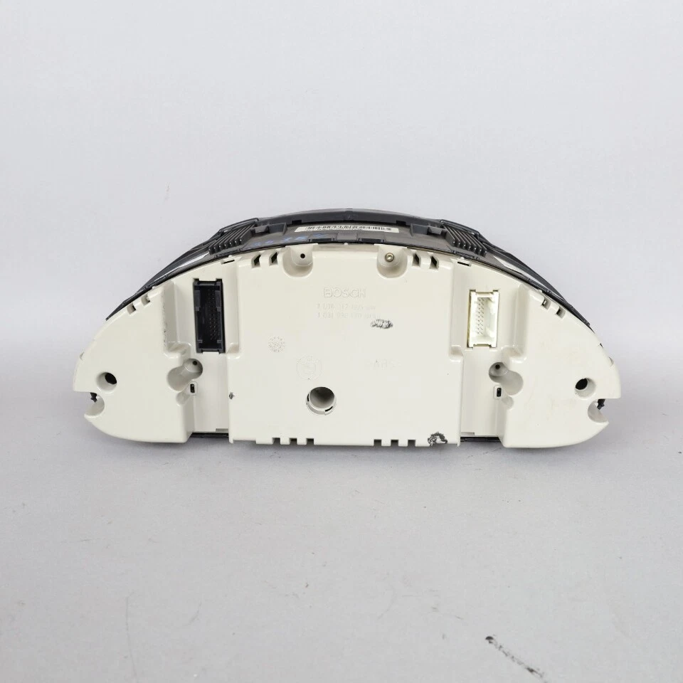 2002-2006 BMW 325i Speedometer Instrument Cluster 62116940901 OEM Used - Image 4 of 4