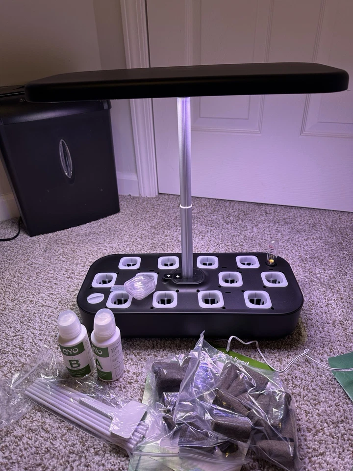 AeroGarden Sprout 3 cápsulas interior hierbas hidropónicas jardín con luz de crecimiento LED - negro Foto 3 de 3