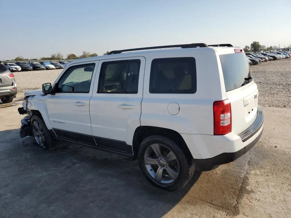 Used Front Left Exterior Door Handle fits: 2015 Jeep Patriot assembly painted do Foto 3 de 4