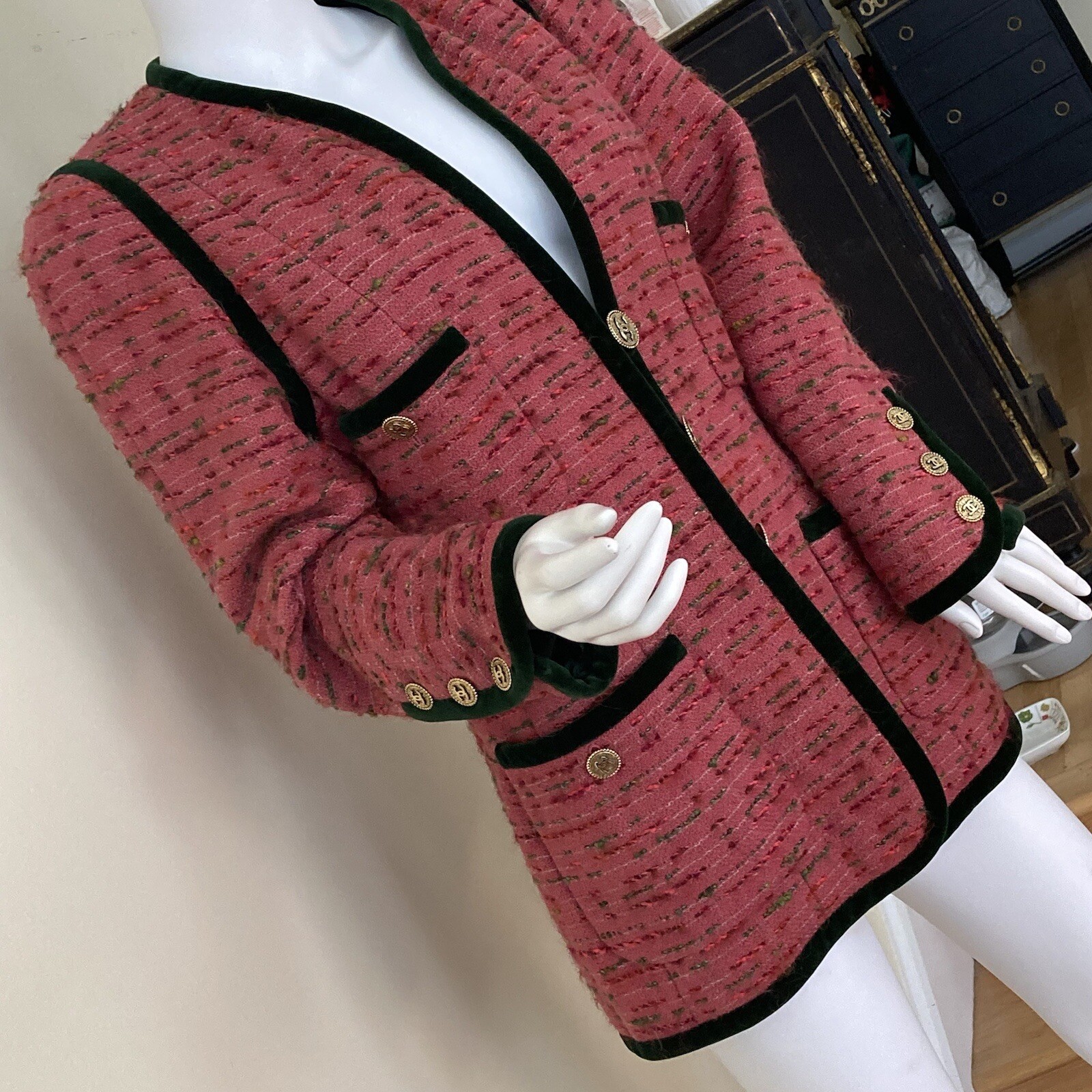RaRe Vtg CHANEL BOUTIQUE BARBIE Pink FANTASY Boucle Jacket Green Velvet piping image 5