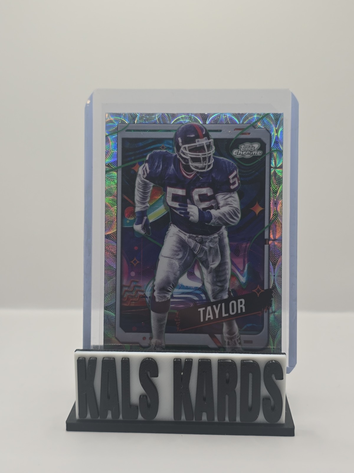 2024 Topps Chrome Cosmic #68 Lawrence Taylor NUCLEUS Refractor SP Giants LEGEND