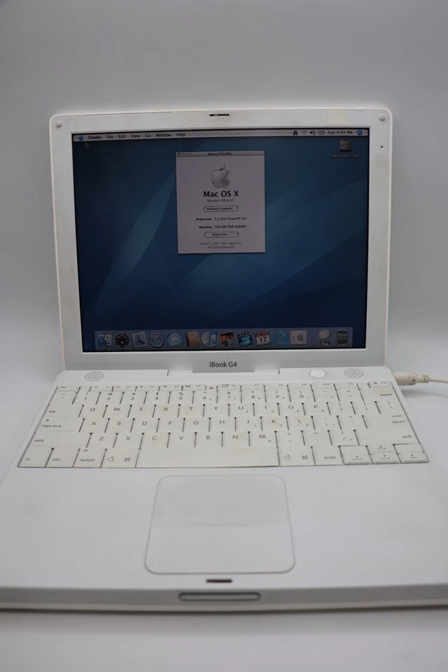 iBook G4 Laptop 1.2 GHz 12.1" LCD screen Mac OS 10.4.11 Model A1054- 768mb - Image 2 of 4