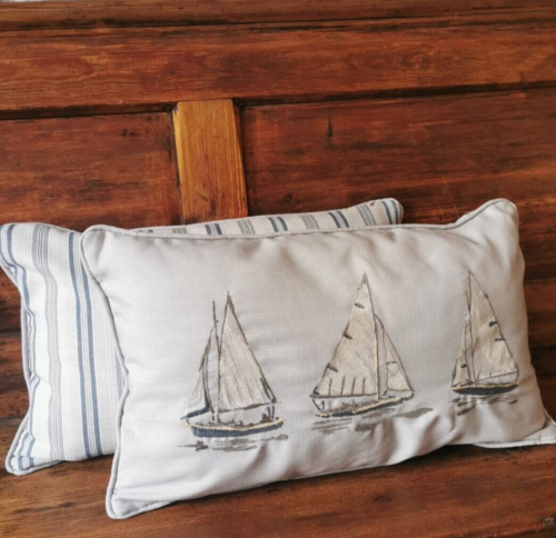 2 x Sailing Boat Cushions. 50 x 30cm, 20 x 12"  Complete, with cushion inners. - Foto 1 di 15