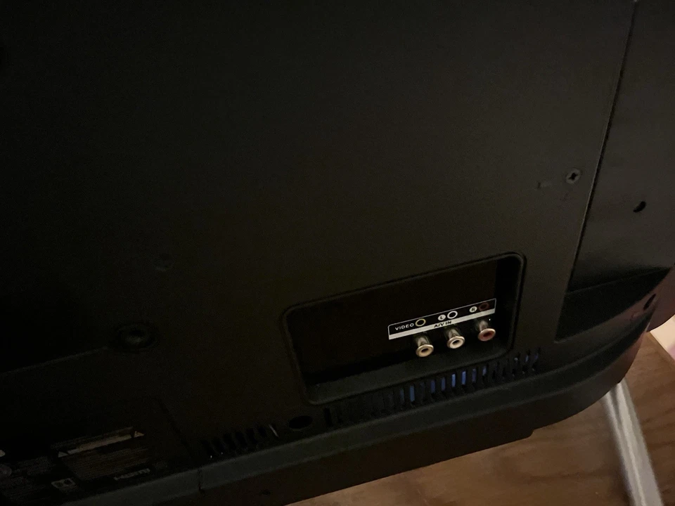 Roku TV Wifi Compatible 32 Inch TV With Controller - Image 2 of 3