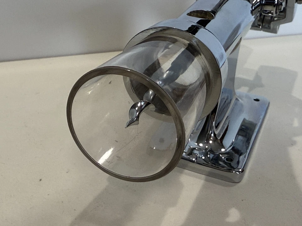 Tornillo de corcho profesional montado en la pared cromado sólido grado comercial, 12 1/2" de largo Foto 3 de 4