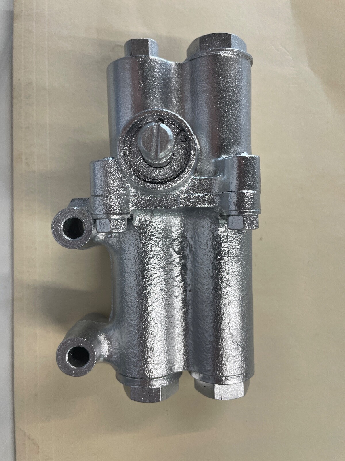 ROLLS ROYCE CORNICHE   LEFT HEIGHT CONTROL VALVE FITS  UR18083 1966 TO 1980