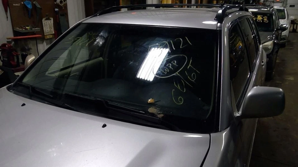 (LOCAL PICKUP ONLY) Windshield Glass Non-heated Fits 01-03 HIGHLANDER 4212490 Foto 2 de 4