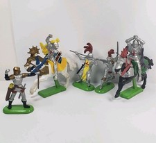 Vintage Lot of 5 Britains LTD medieval Knights Horses 1971 Figures Mounted T9 
