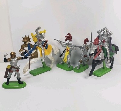 Vintage Lot of 5 Britains LTD medieval Knights Horses 1971 Figures Mounted (T9)