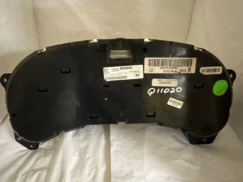 Cuadro de instrumentos velocímetro 03 04 05 Sierra Silverado 124.671 millas RECONSTRUIDO Foto 2 de 4