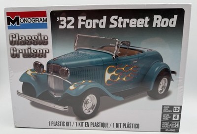 Monogram Classic Cruiser '32 Ford Street Rod 1:24 Scale Model Car Kit Level 4