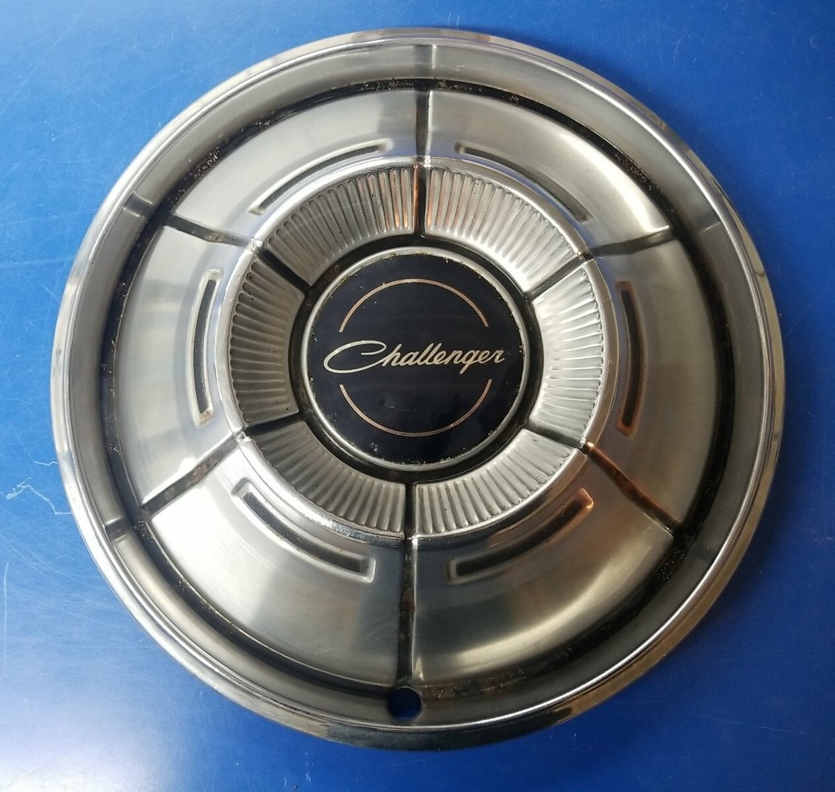 1970-1971 Dodge Challenger Hubcap Wheel Cover | 14 in | Front
