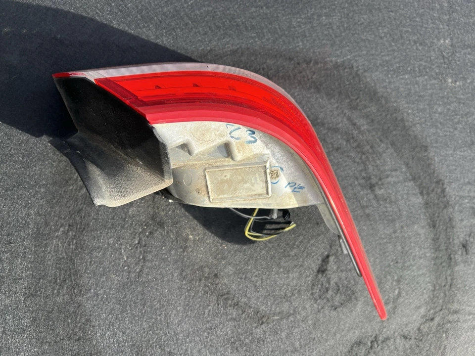 Lincoln MKZ Zephyr 2006-2009 luz trasera conductor lado izquierdo Foto 4 de 4