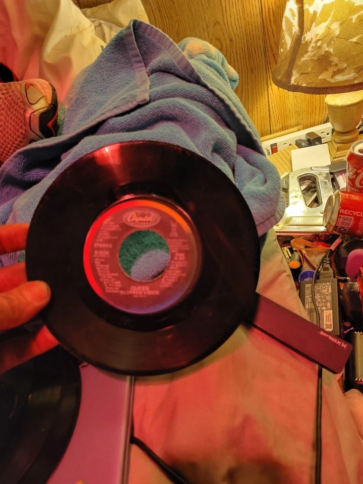 Queen - One Vision Blurred Vision 1985 Capitol B-5530 45RPM Picture Sleeve Foto 4 de 4