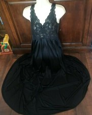 SHADOWLINE BLACK LONG GOWN LACE TOP VERY FULL SKIRT BEAUTIFUL SMALL SHADOW LINE