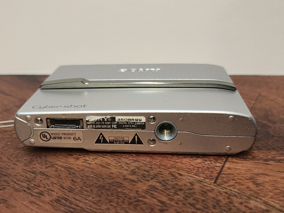 Sony Cyber-Shot DSC-T9 Digital Camera & Accessories Supurb