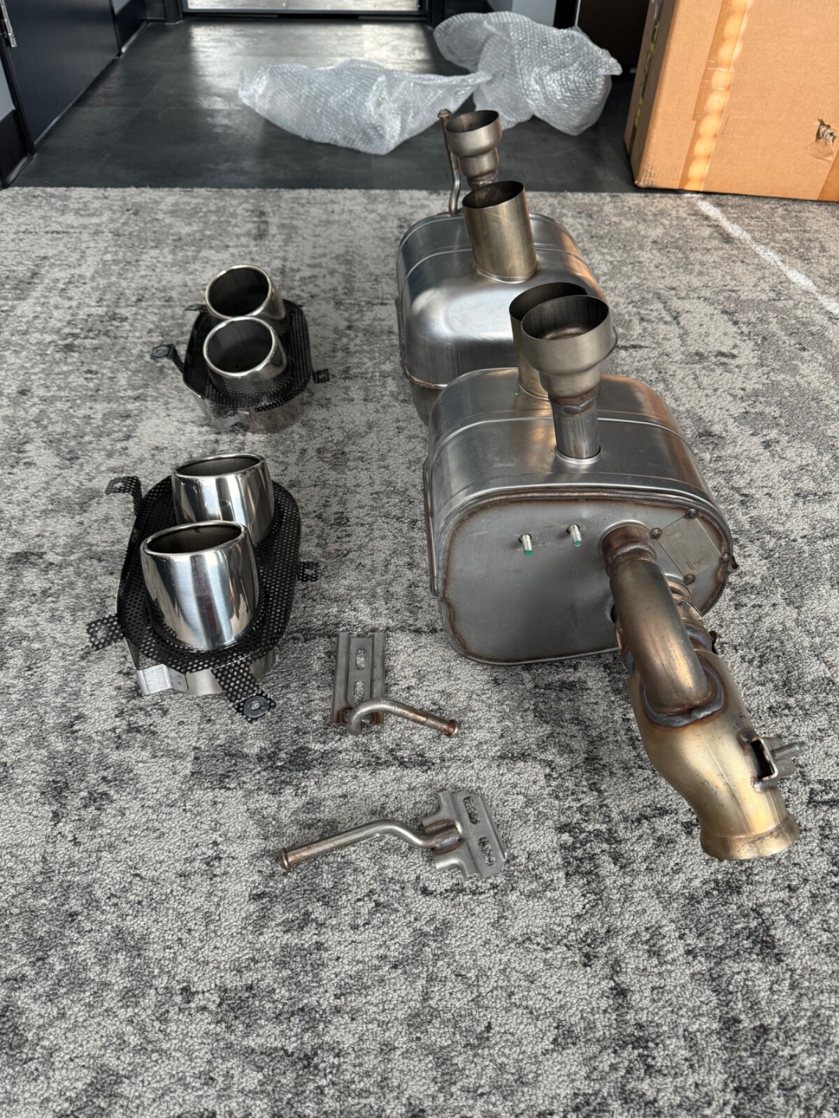 Ferrari exhaust + tips 2017 California T