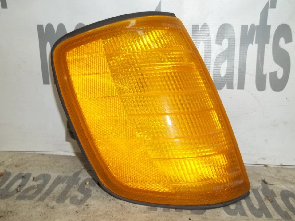 86-93 MERCEDES W124 OEM LADO DERECHO PASAJERO ESQUINA DELANTERA LUZ GIRATORIA LÁMPARA Foto 3 de 4