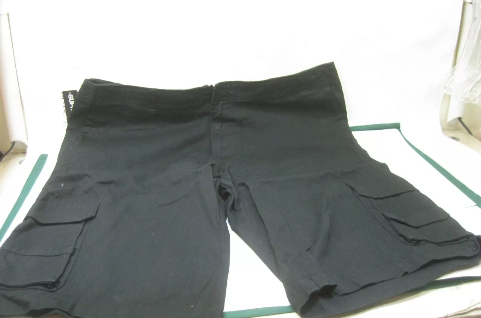 NEUF short noir supreme society   TAILLE HOMME 38 ***