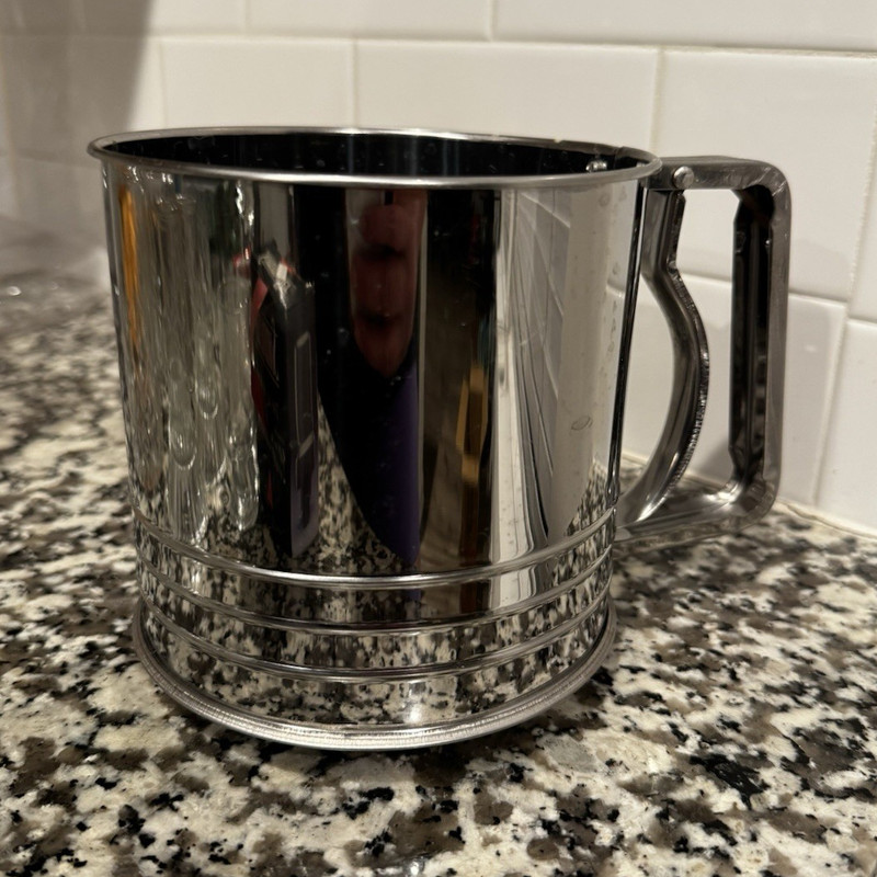 Vintage Stainless Steel Flour Sifter - Trigger Squeeze Handle - 3-5 Cup Capacity