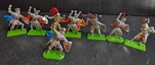BRITAINS DEETAIL KNIGHTS WITH KING LOT OF 8 VINTAGE 1971 PLASTIC W/METAL BASE