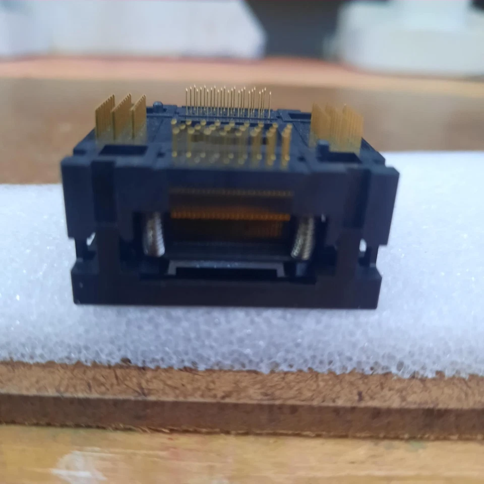 Enchufe IC de prueba QFP Yamaichi IC234-1004-023N, 0,5 mm paso 100 vías orificio pasante Foto 3 de 3