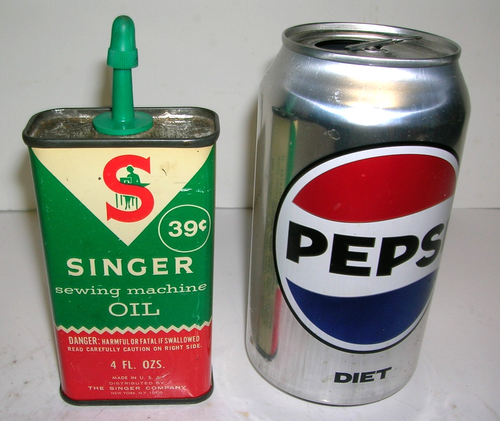Ancien bidon d'huile Singer machine à coudre lubrifiant huile pratique 39 cents 4 oz années 60 - Photo 2/7