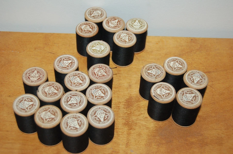 Ancienne bobine en bois DMC.  n° fil 36,40 et 50. NOIR LOT DE 22 bobines - Photo 3/3