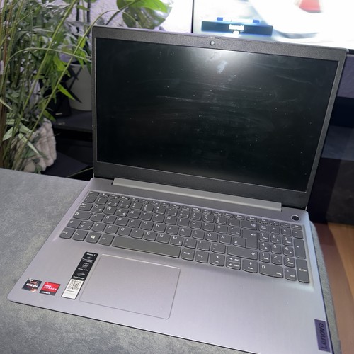 Lenovo IdeaPad 3 15ADA05 Laptop mit Original Netzteil