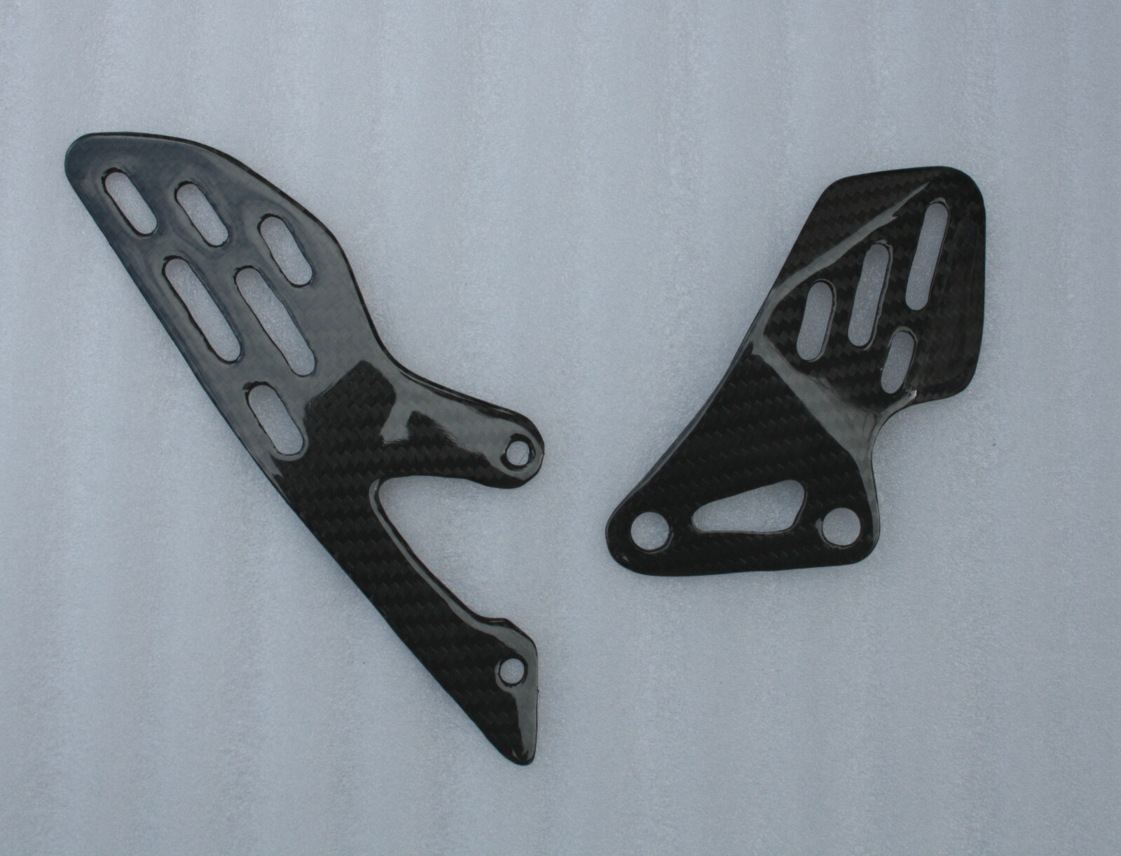 Platines talon carbone Yamaha R1 2009 2010 2011 2012 2013 2014 protège talon