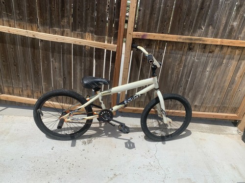 Steel Frame Freestyle BOYS BIKE LOCAL 