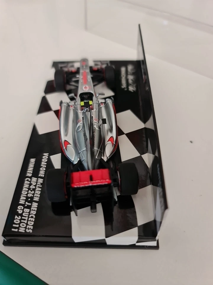 McLaren Mercedes MP4-26 Jenson Button 2011 1:43 Model MINICHAMPS Limited Edition - Immagine 3 di 4