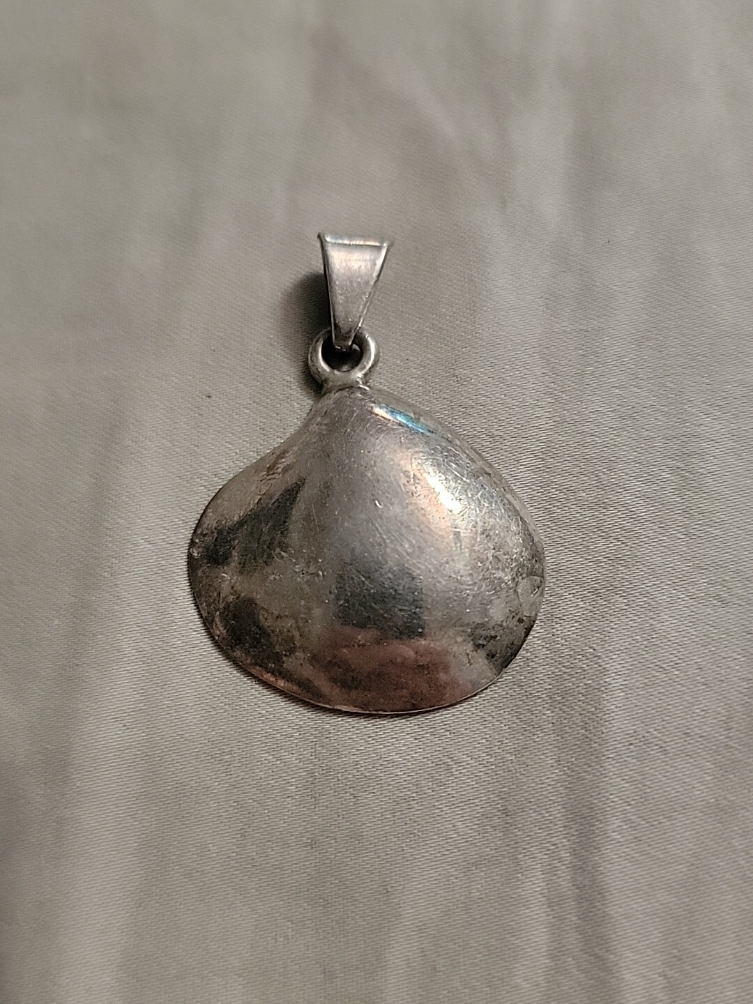 Sterling Silver 925 Smooth Clamshell Pendant Pati… - image 1