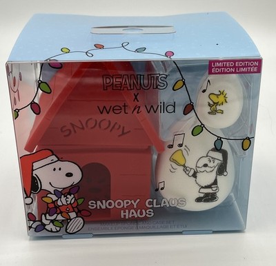 Peanuts X Wet n Wild Limited Edition Makeup Snoopy Claus Haus Sponge Case Set