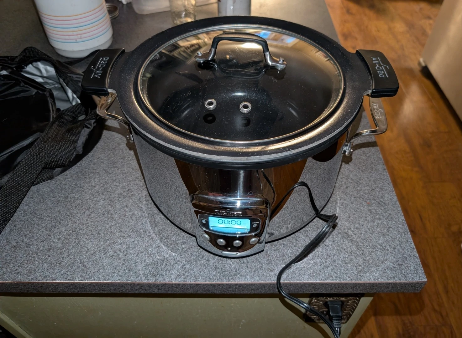 All-Clad SERIE SC03 Slow Cooker w/ Carrier Case ~ Steel, Ceramic, Glass Lid 4qt
Opens in a new windo