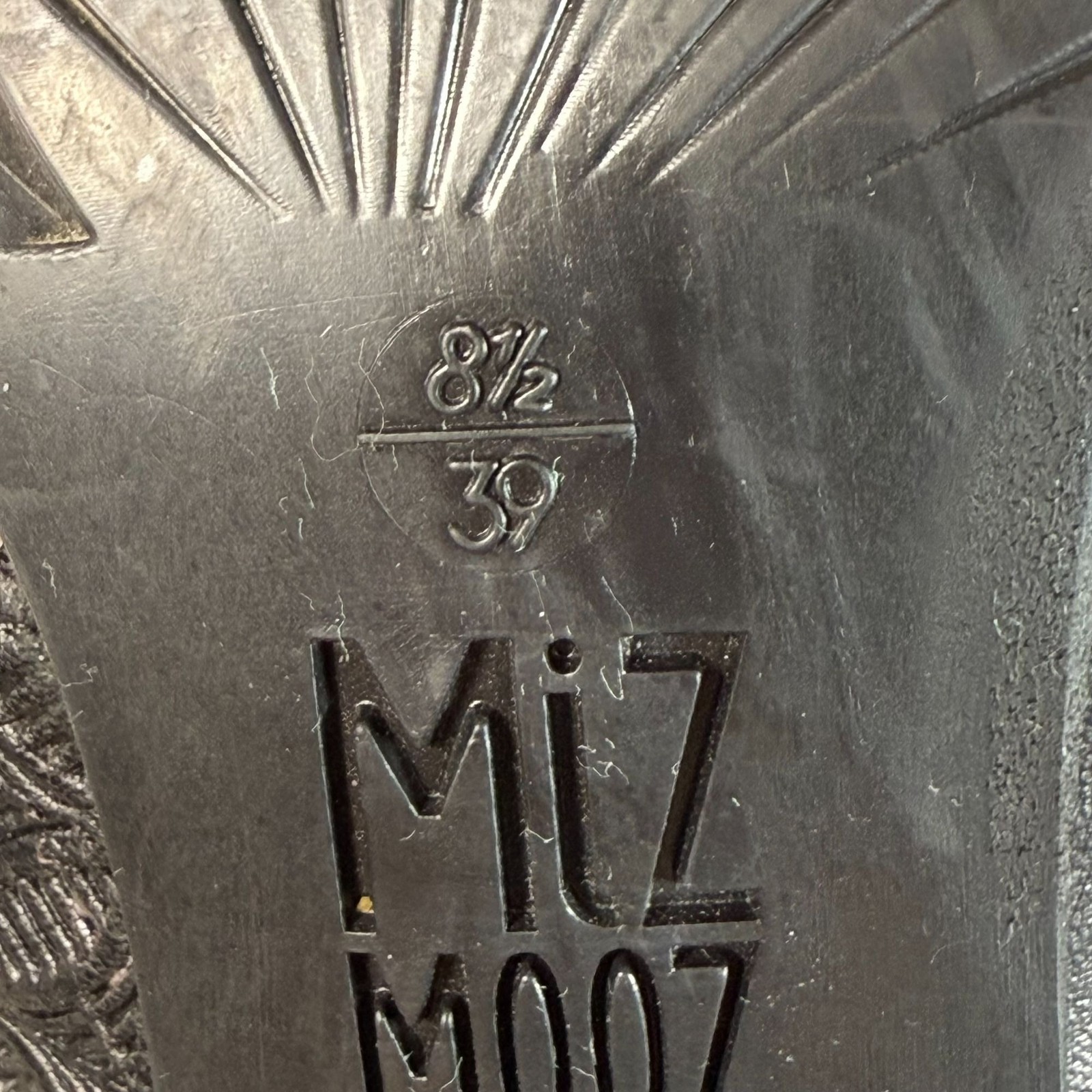 Miz Mooz Black Leather Mary Jane Heels Pumps Embossed Strap Womens 8.5 