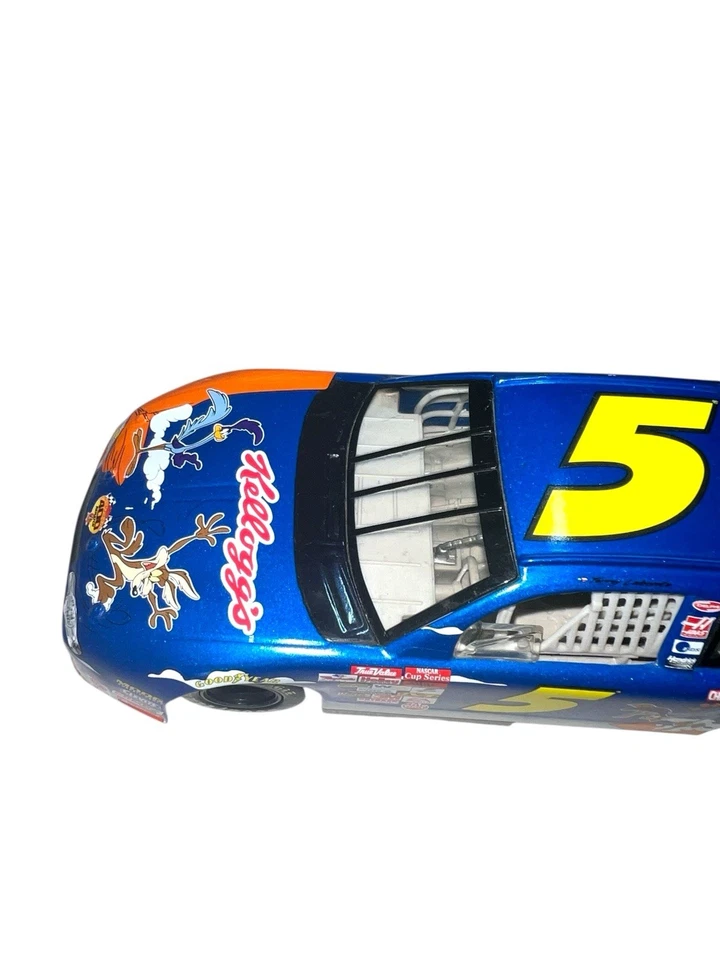 RARE Terry Labonte #5 Kellogg’s 2001 Looney Tunes Rematch 1/24 - Image 4 of 4