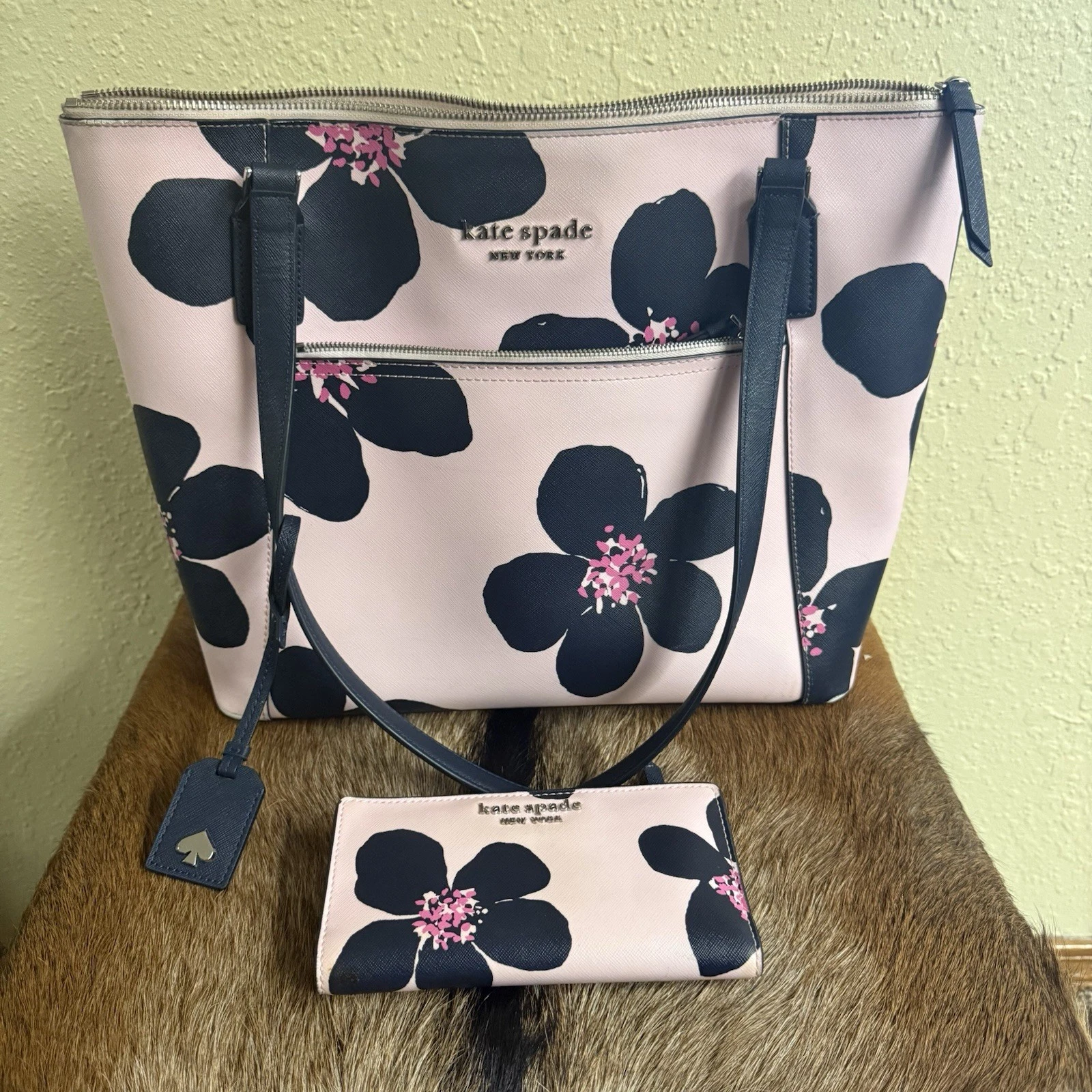 Portafoglio tascabile Kate Spade Cameron Grand Flora rosa e blu #WKRU6743 *DIFETTI*