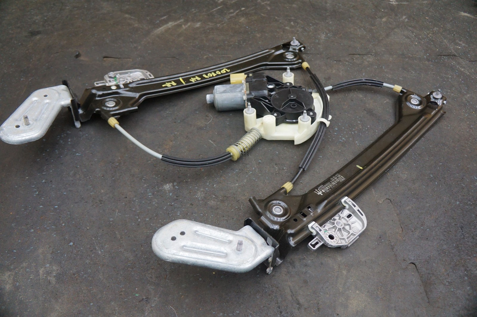 Rear Right Door Window Regulator Motor 670102273 OEM Maserati Ghibli 2014-2017+