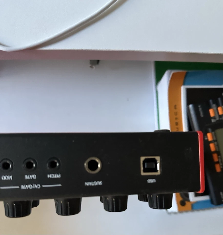 AKAI MPK MINI PLUS TASTIERA MIDI USB CV GATE 37 TASTI - Immagine 3 di 4