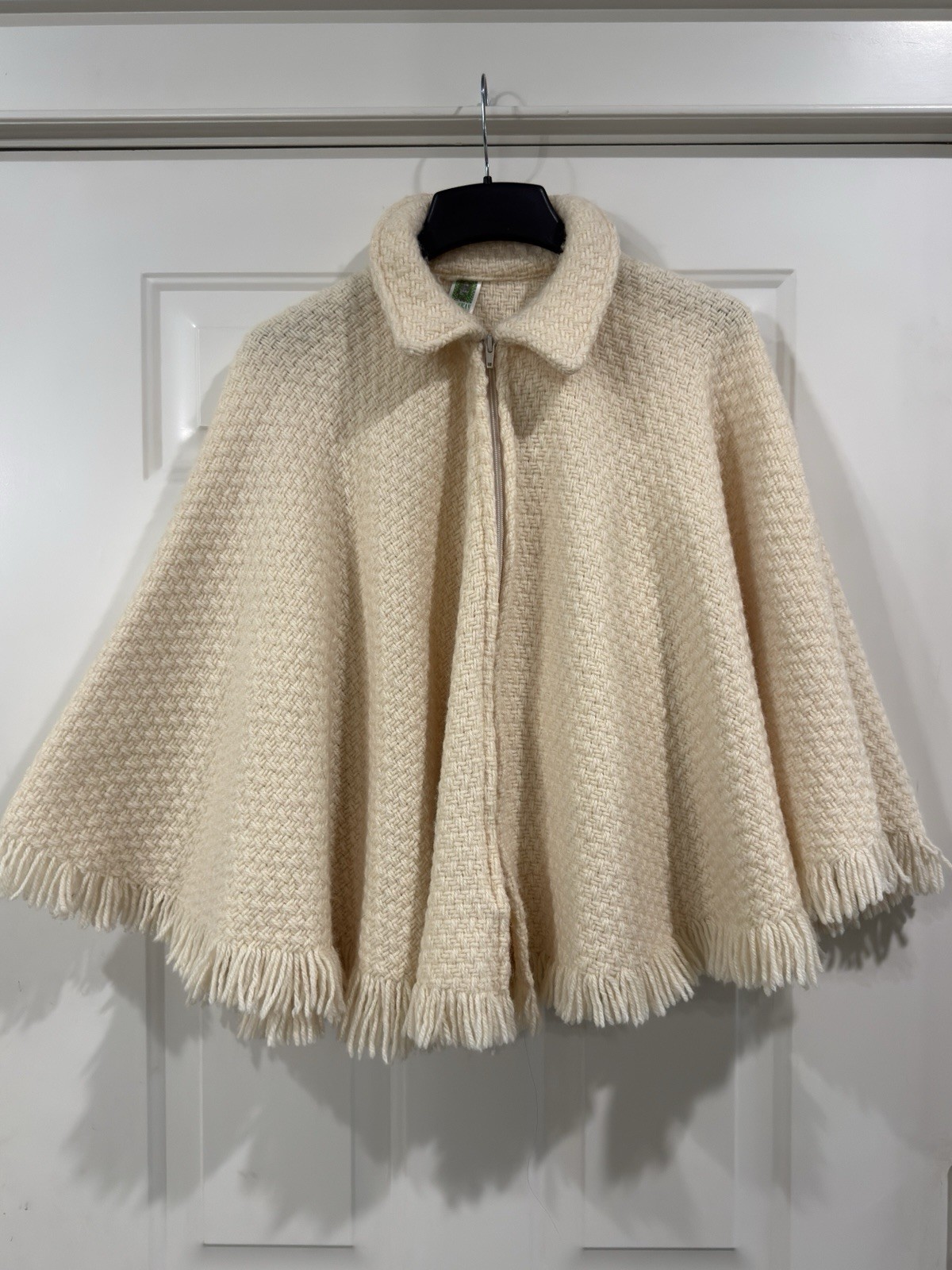 Vtg Branigan Weavers Sweater Womens OS Cape Poncho Cream Wool Fringe Zip Ireland