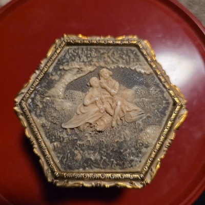 VINTAGE FOOTED WILLITTS SANYO TRINKET MUSIC BOX WITH CAMEO OF VICTORIAN COUPLE