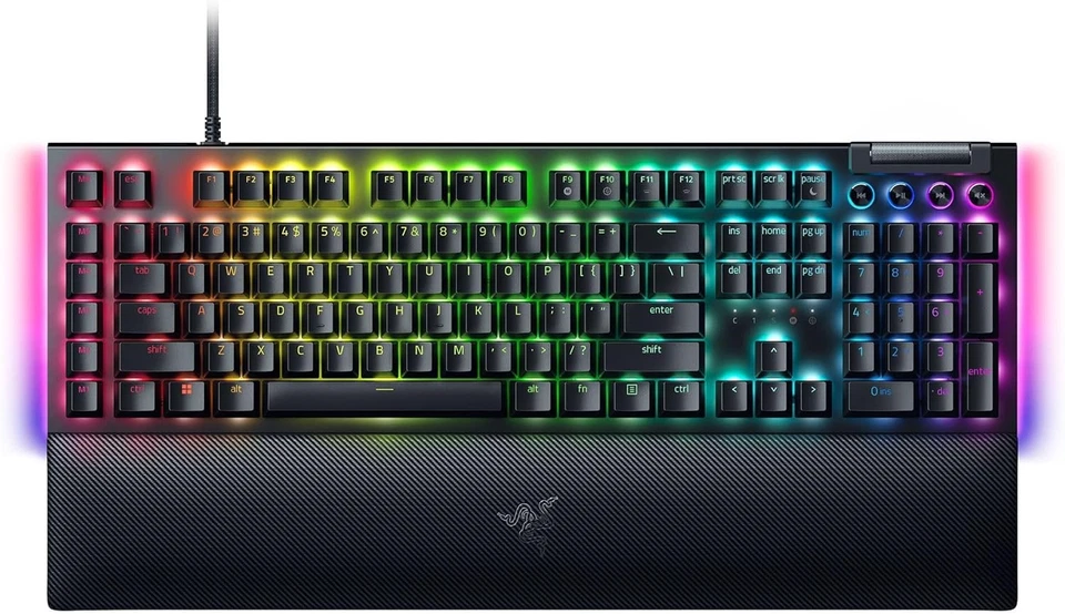 Razer BlackWidow V4 (Green Switch) - UK Layout, Green Clicky Switch  - Image 4 of 4