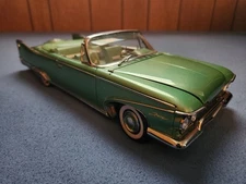 1:18 Sun Star 1960 Plymouth Fury Convertible Diecast Car - Green