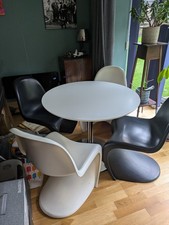 Vernor Panton 'S' Chairs and Round Table